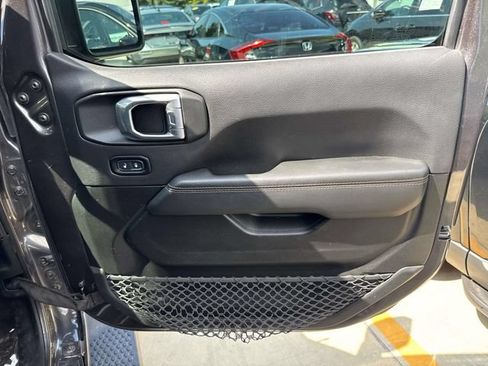 Used 2020 Jeep Wrangler Unlimited Sahara AWD/4WD image 12