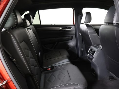 Used 2024 Volkswagen Atlas Cross Sport SE AWD/4WD image 36