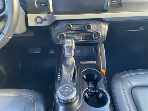 Used 2022 Ford Bronco Badlands image 11
