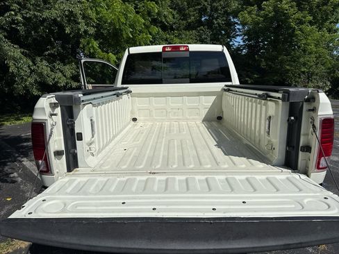 Used 2018 RAM 1500 Laramie AWD/4WD image 10