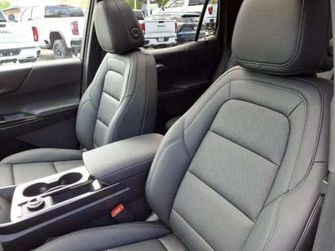 New 2026 Chevrolet Equinox LT w/ Convenience Package II FWD image 7