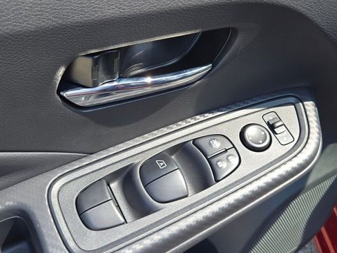 Used 2025 Nissan Versa SV w/ Trunk Package image 17