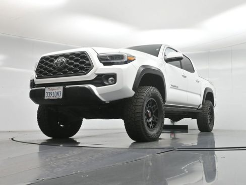 Used 2022 Toyota Tacoma TRD Off-Road w/ Technology Package AWD/4WD image 42