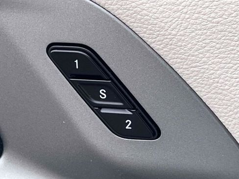 Used 2024 Chrysler Pacifica Touring-L FWD image 32