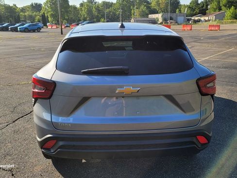 New 2026 Chevrolet Trax LS w/ LS Convenience Package FWD image 10