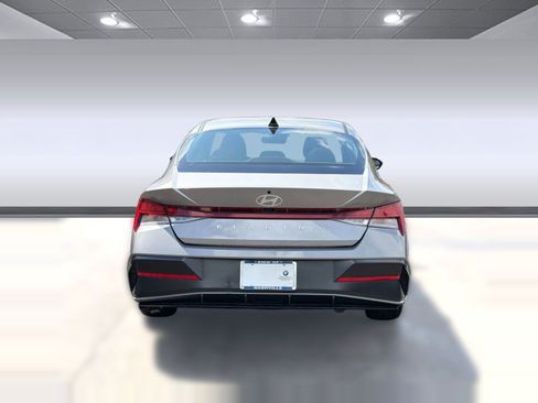 Used 2025 Hyundai Elantra SEL FWD image 10