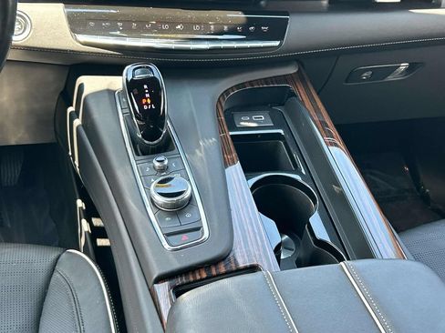 Certified 2023 Cadillac Escalade ESV Premium Luxury AWD/4WD image 17