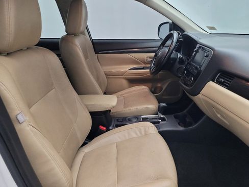 Used 2016 Mitsubishi Outlander SEL image 21