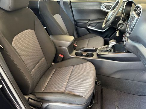 Used 2025 Kia Soul LX w/ LX Technology Package FWD image 34