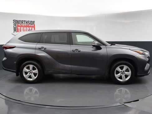 Used 2024 Toyota Highlander LE AWD/4WD image 5