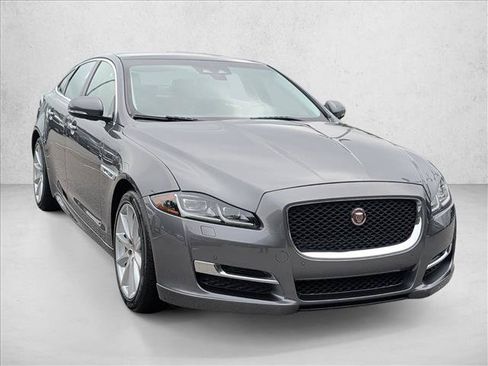 Used 2019 Jaguar XJ R-Sport RWD image 4