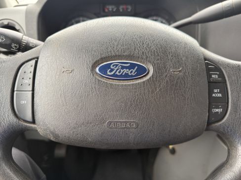 Used 2014 Ford E-250 and Econoline 250 w/ Power Group image 18