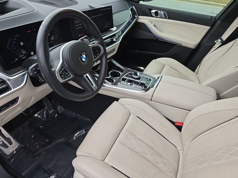 Used 2025 BMW X7 M60i image 18