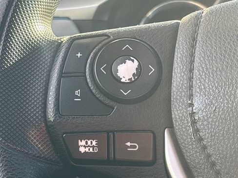 Used 2015 Toyota Corolla LE image 18