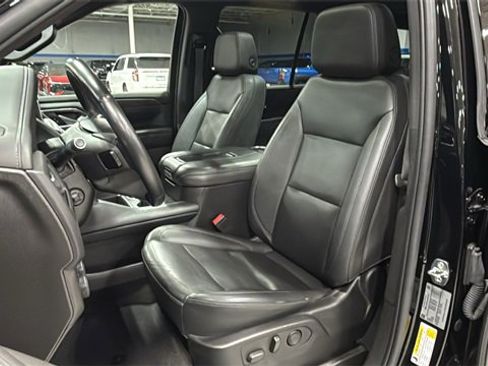 Used 2022 Chevrolet Tahoe LT w/ Luxury Package image 12