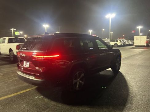 Used 2024 Jeep Grand Cherokee L Limited w/ Luxury Tech Group II image 5