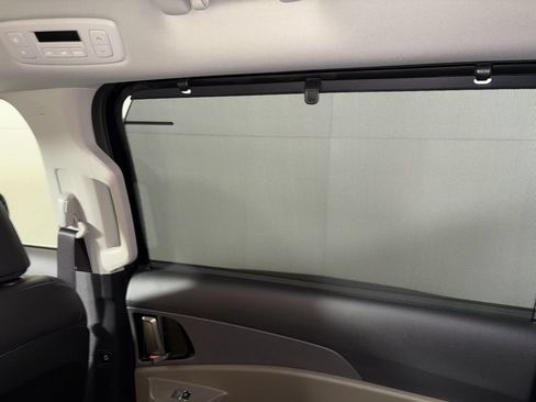 New 2026 Kia Carnival EX FWD image 38