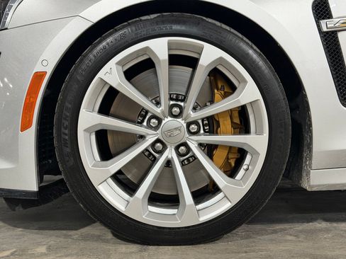 Used 2016 Cadillac CTS V w/ Luxury Package RWD image 11