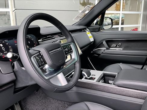 New 2025 Land Rover Range Rover SE image 6