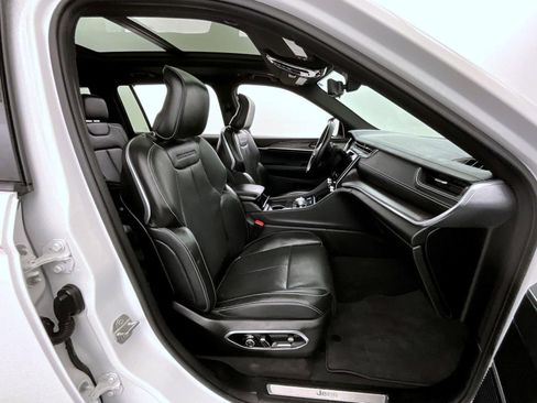 Used 2022 Jeep Grand Cherokee L Overland w/ Advanced Protech Group III image 15