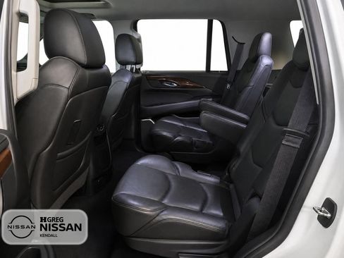 Used 2019 Cadillac Escalade Luxury AWD/4WD image 13