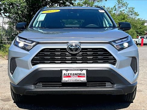 Used 2025 Toyota RAV4 LE AWD/4WD image 3