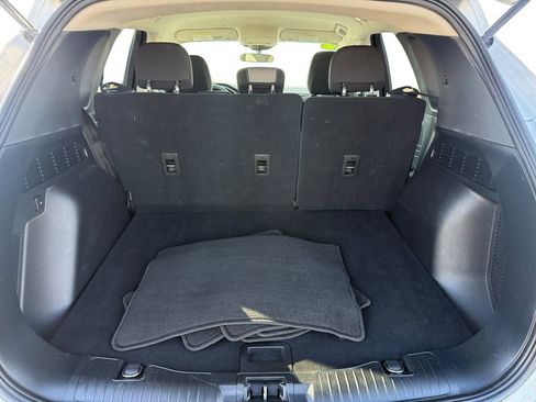 Used 2022 Ford Escape SE image 19