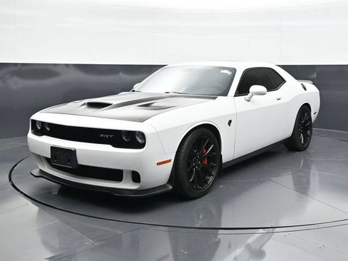 Used 2016 Dodge Challenger SRT Hellcat RWD image 5