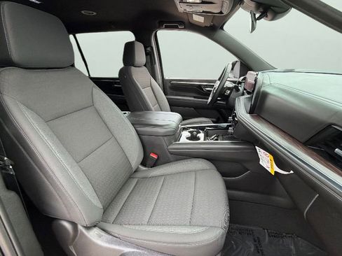Certified 2025 Chevrolet Suburban LS RWD image 36