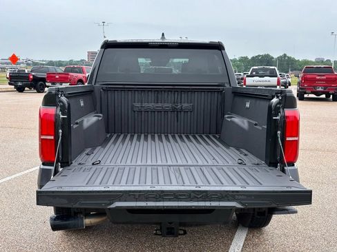 Used 2025 Toyota Tacoma SR5 AWD/4WD image 7