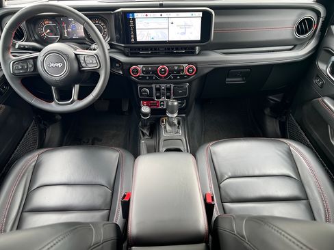 Used 2024 Jeep Wrangler Unlimited Rubicon AWD/4WD image 17