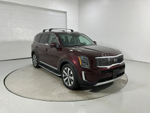 Used 2020 Kia Telluride EX w/ EX Premium Package AWD/4WD image 2