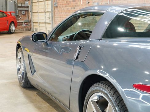 Used 2011 Chevrolet Corvette Coupe w/ Preferred Equipment Group RWD image 19