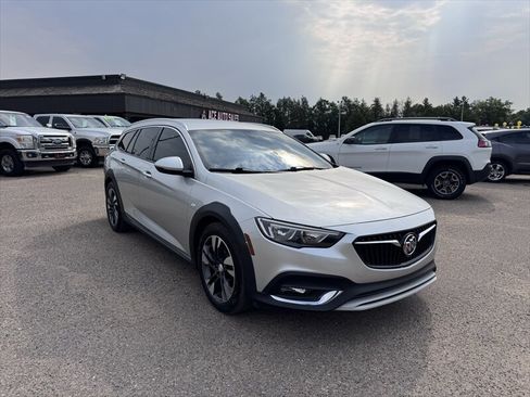 Used 2019 Buick Regal Preferred AWD/4WD image 2
