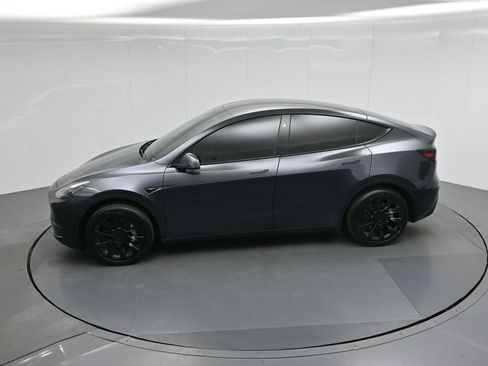 Used 2024 Tesla Model Y Long Range image 39