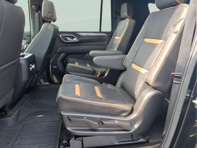 Used 2023 GMC Yukon XL AT4 w/ AT4 Premium Package AWD/4WD image 18