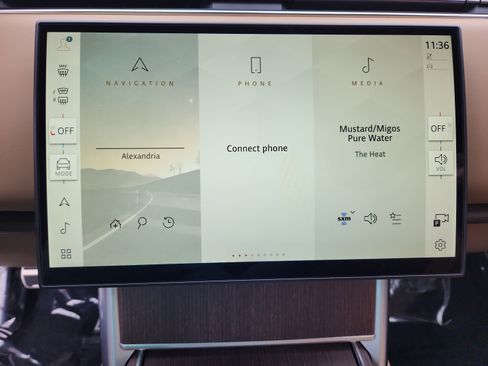 New 2025 Land Rover Range Rover SE image 17