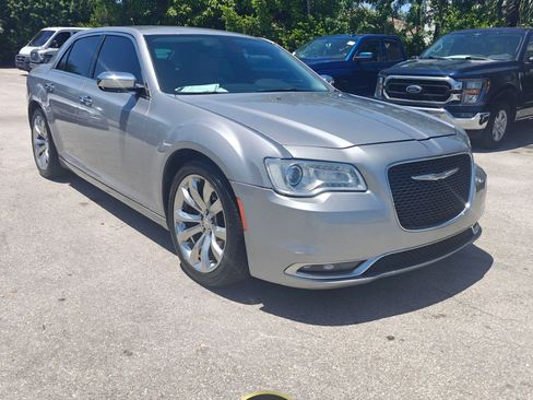 Used 2018 Chrysler 300 Limited RWD image 1