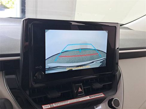 Used 2025 Toyota Corolla LE image 29