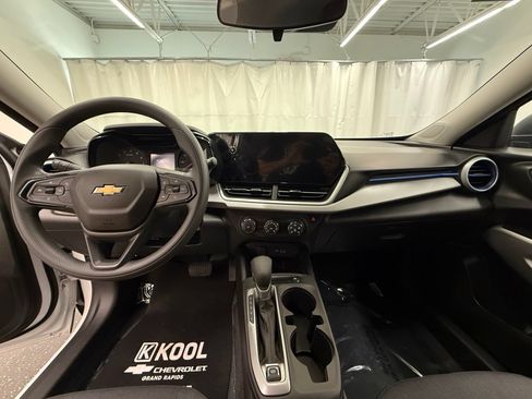 Used 2024 Chevrolet Trax LS w/ Driver Confidence Package FWD image 17