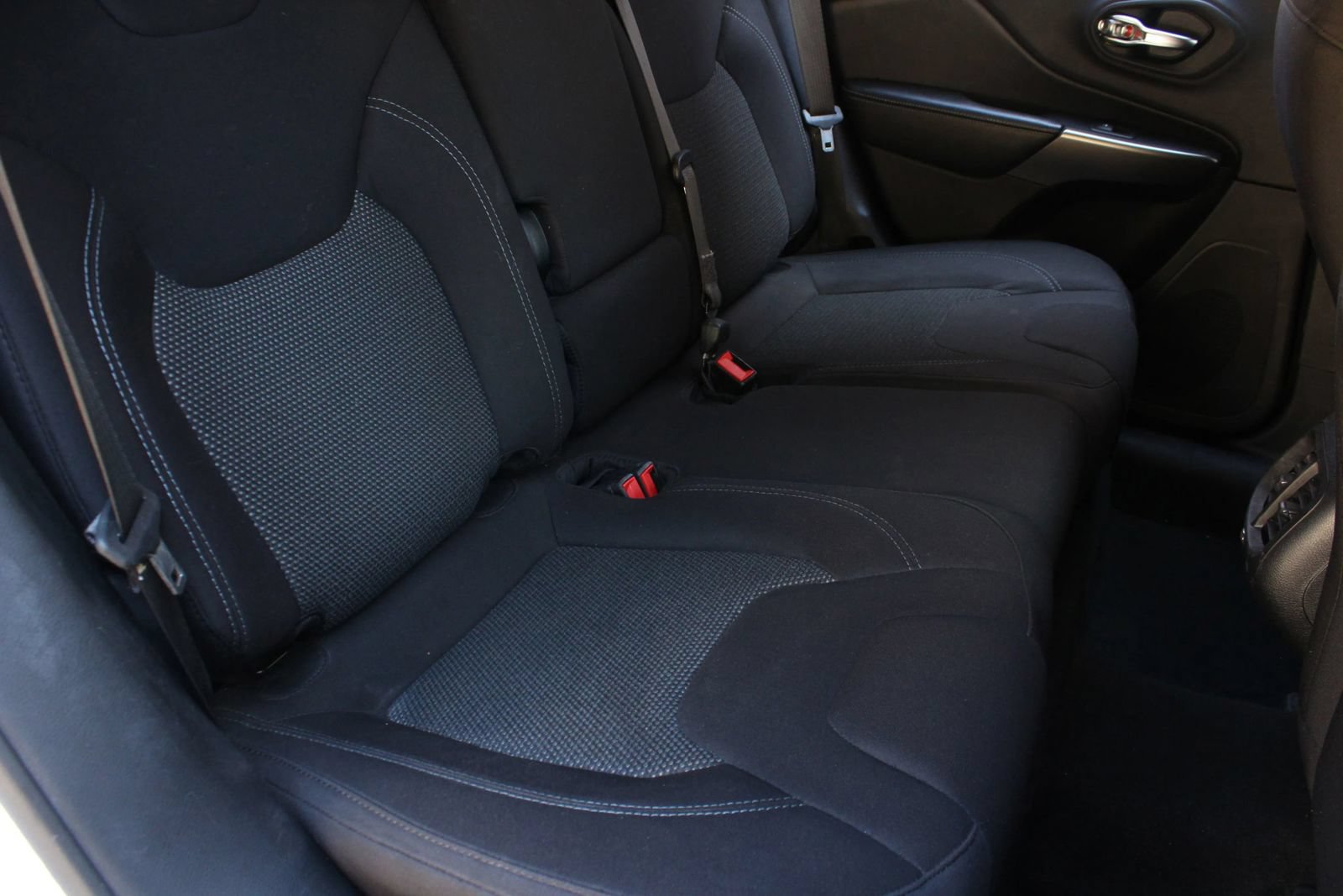 Used 2020 Jeep Cherokee Latitude FWD image 22