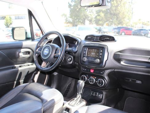 Used 2017 Jeep Renegade Limited FWD image 19