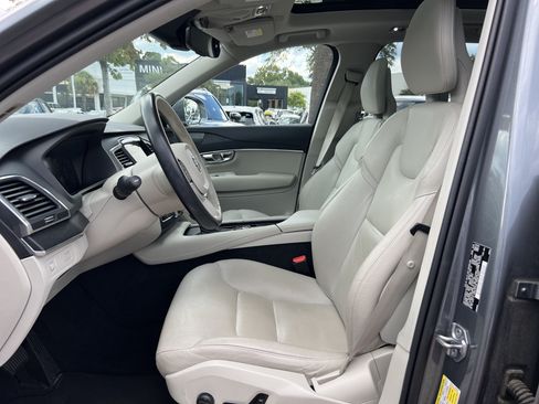 Used 2020 Volvo XC90 T6 Momentum AWD/4WD image 16