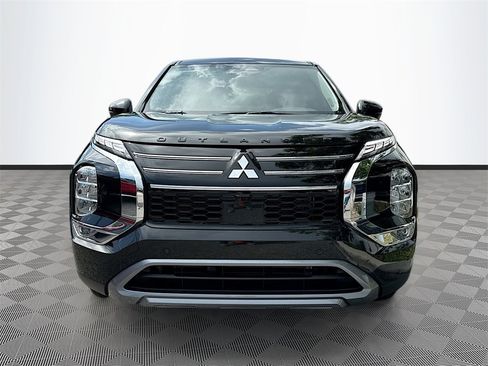 New 2025 Mitsubishi Outlander SE image 2