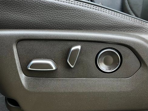 Used 2024 GMC Yukon XL Denali image 76