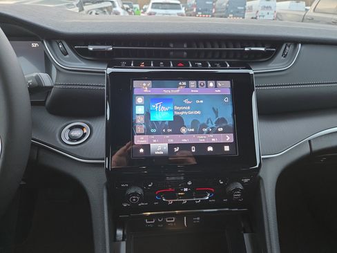 New 2025 Jeep Grand Cherokee L Laredo w/ Luxury Tech Group I image 12