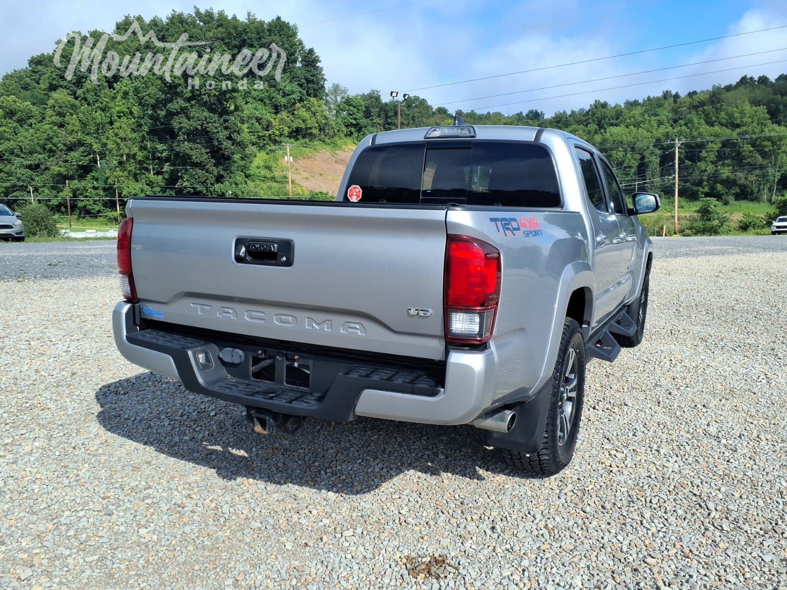 Used 2019 Toyota Tacoma TRD Sport AWD/4WD image 5