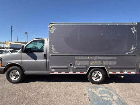 Used 2015 GMC Savana 3500 image 2