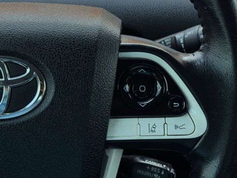 Used 2018 Toyota Prius Three Touring FWD image 29