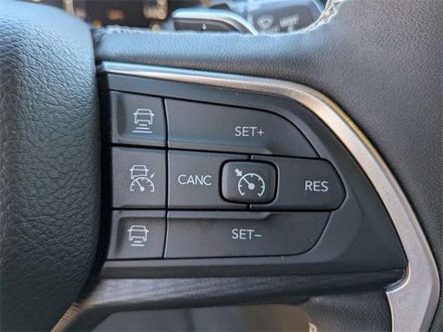 Certified 2023 Jeep Grand Cherokee L Laredo image 19